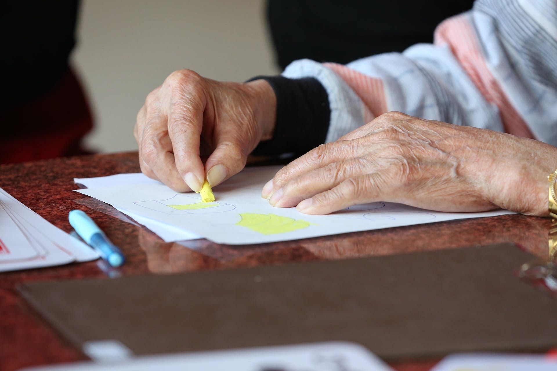Arthritis pain worsens with old age. (Image via Pexels/SAM LIN)